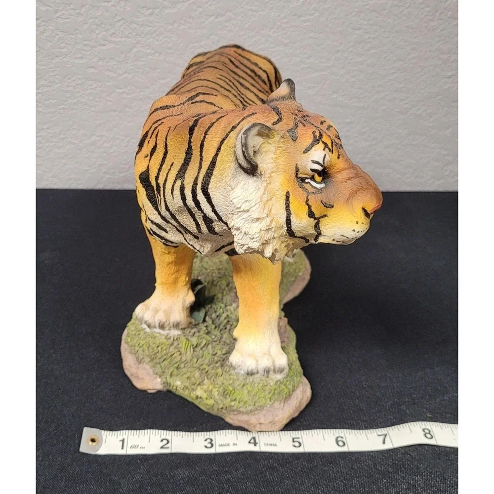 Young's Incorporated Resin Tiger Figurine 14 inch long